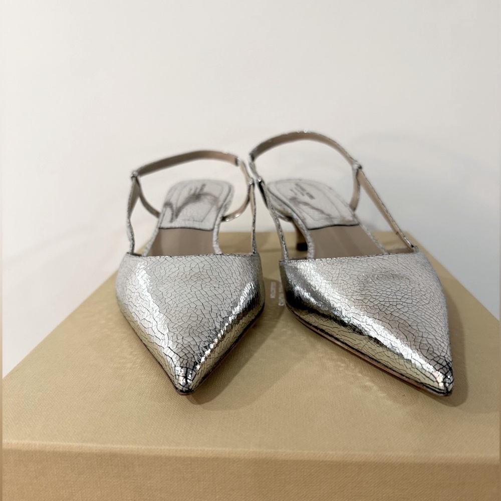 BrandNEW Michael Kors COLLECTION Hallie Runway Crackled Leather Pump, 41. Silver - Picture 5 of 16